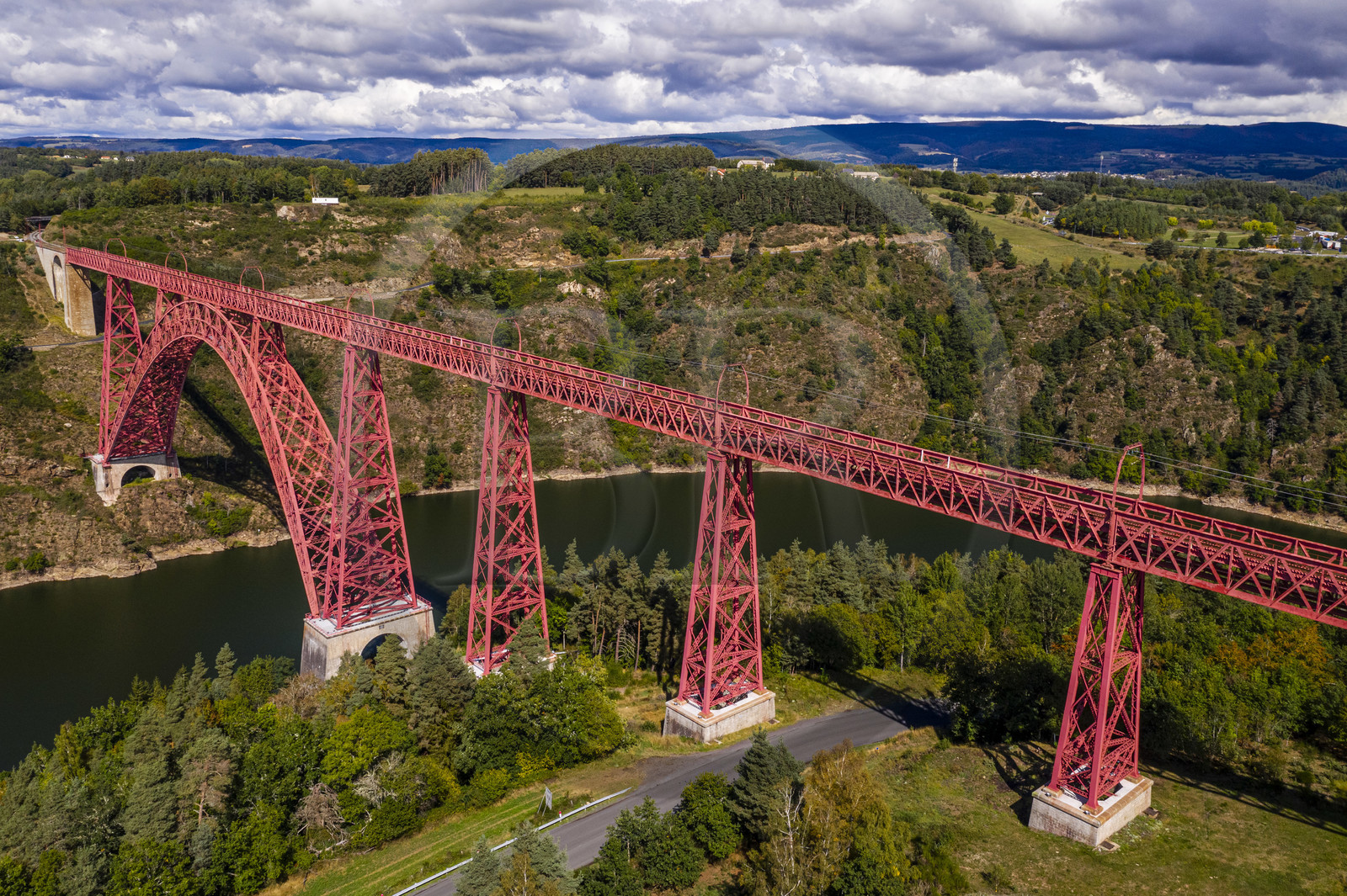 France, Cantal (15),les gorges de la Truyère, viaduc de Garabit des ingénieurs Léon Boyer pour la conception et Gustave Eiffel pour la réallisation (vue aérienne)