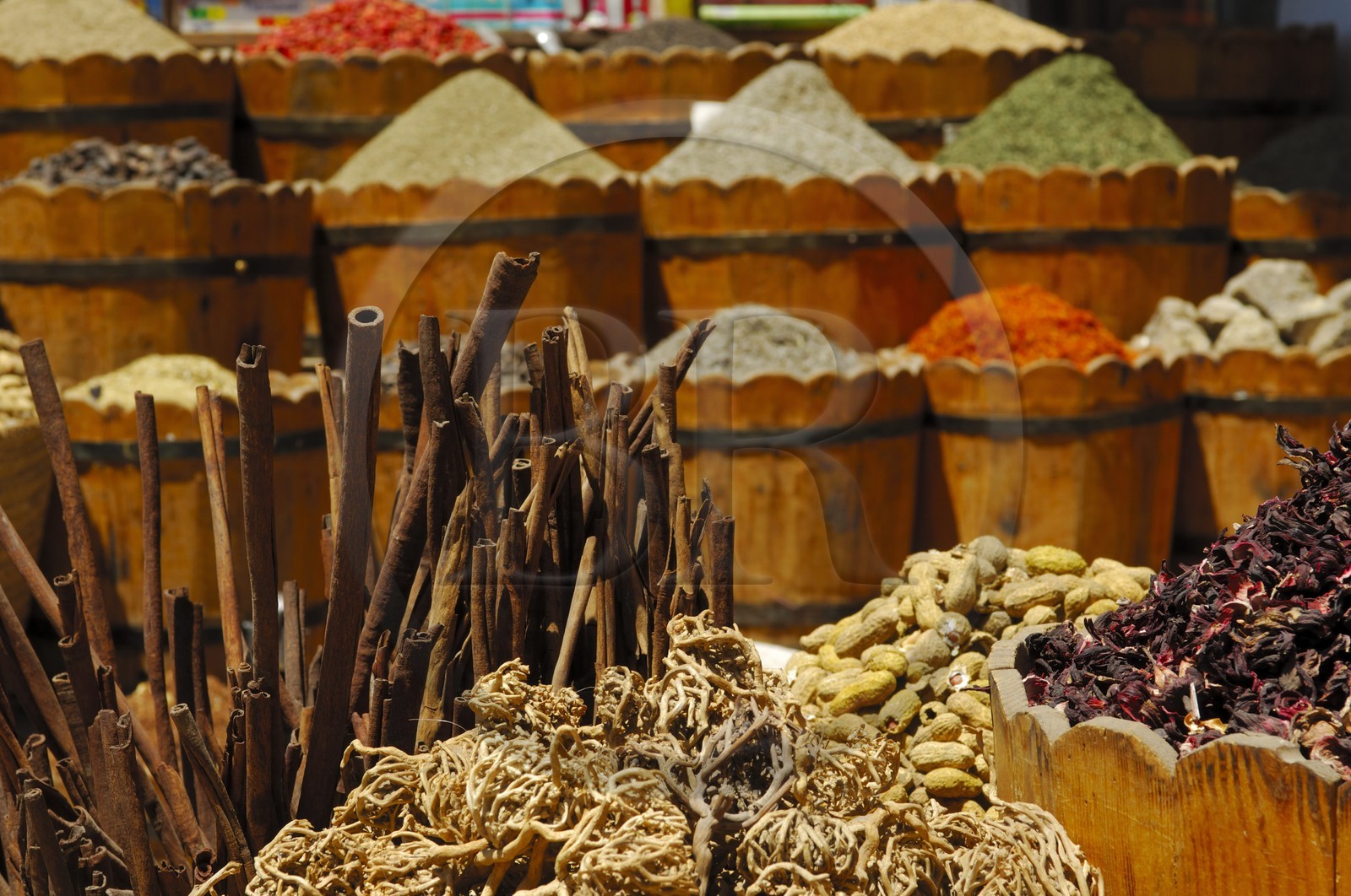 Egypte, Haute Egypte, Nubie, vallée du Nil, Assouan, le souk, étal d'épices