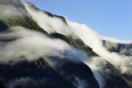 France, Ile de la Reunion, Cirque de Salazie, classé Patrimoine Mondial de l'UNESCO, entrée du cirque et la vallée de la Rivière du Mat
