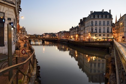 France, Pyrénées-Atlantiques (64), Pays-Basque, Bayonne, les quais de la Nive