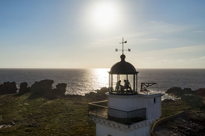 France, Finistère (29), Pays des Abers, Ile Vierge dans l'archipel de Lilia, vue sur l'estuaire de l'Aber Wrac'h depuis le sommet de l'ancien phare de 1845 transformé en écogite (vue aérienne)