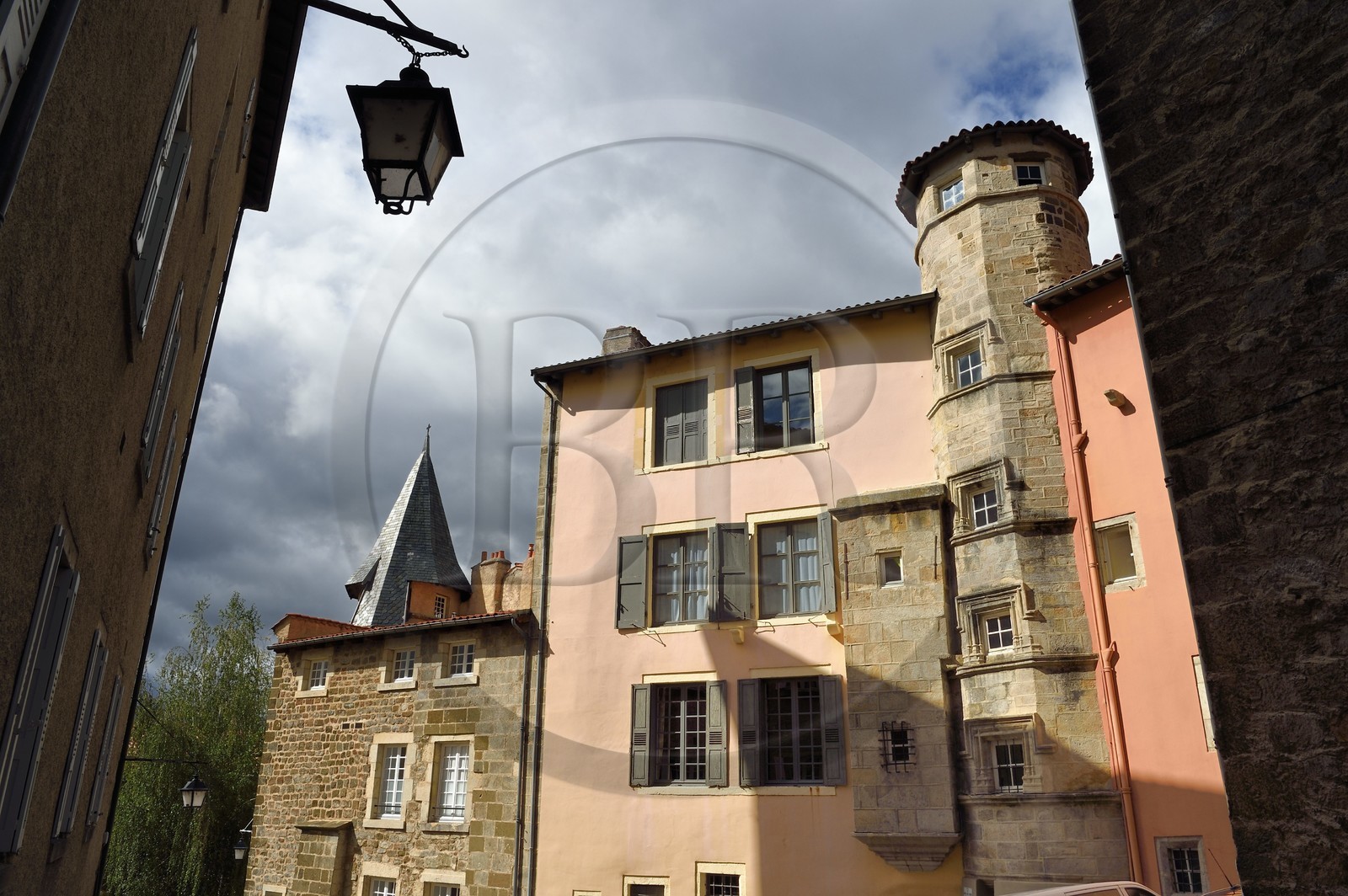 France, Haute-Loire (43), Le Puy-en-Velay, étape classée Patrimoine Mondial de l'UNESCO dans le cadre des chemins de Compostelle, Hotel des Laval d'Arlempdes dans la rue Vaneau