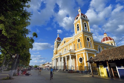 Nicaragua, Granada, parque Central (Parque Colon), la cathédrale