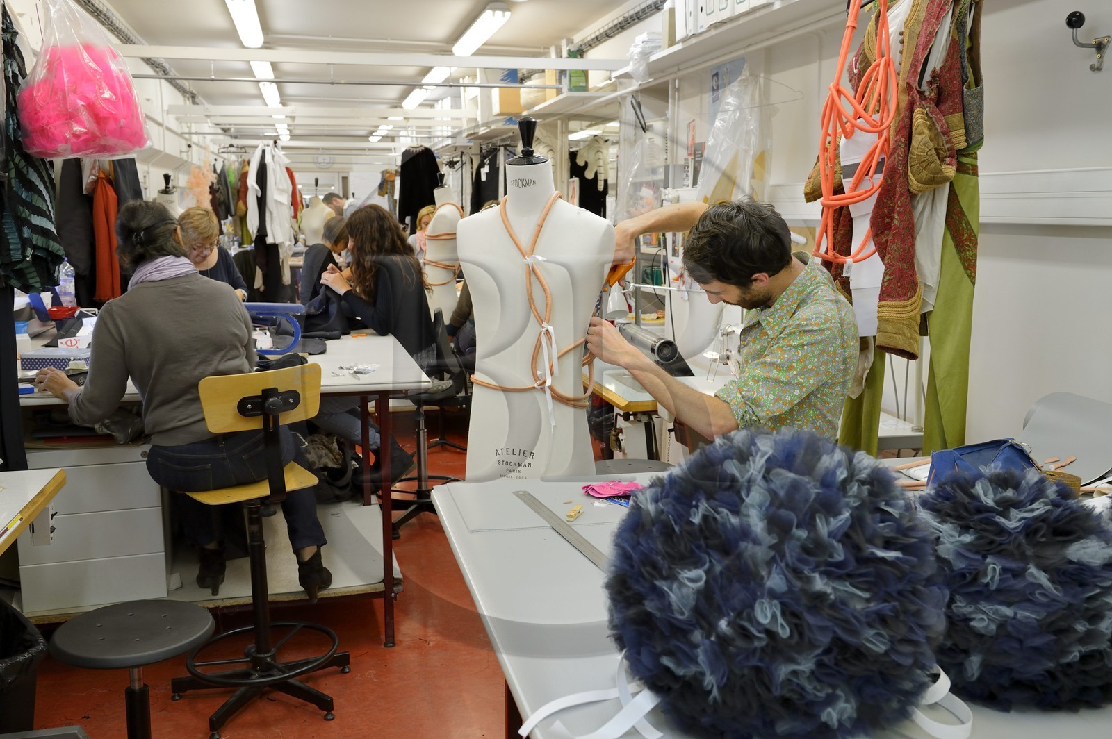 France, Paris (75), Opéra Garnier, les ateliers du costume, l'atelier tailleur, confection d'un costume de scène