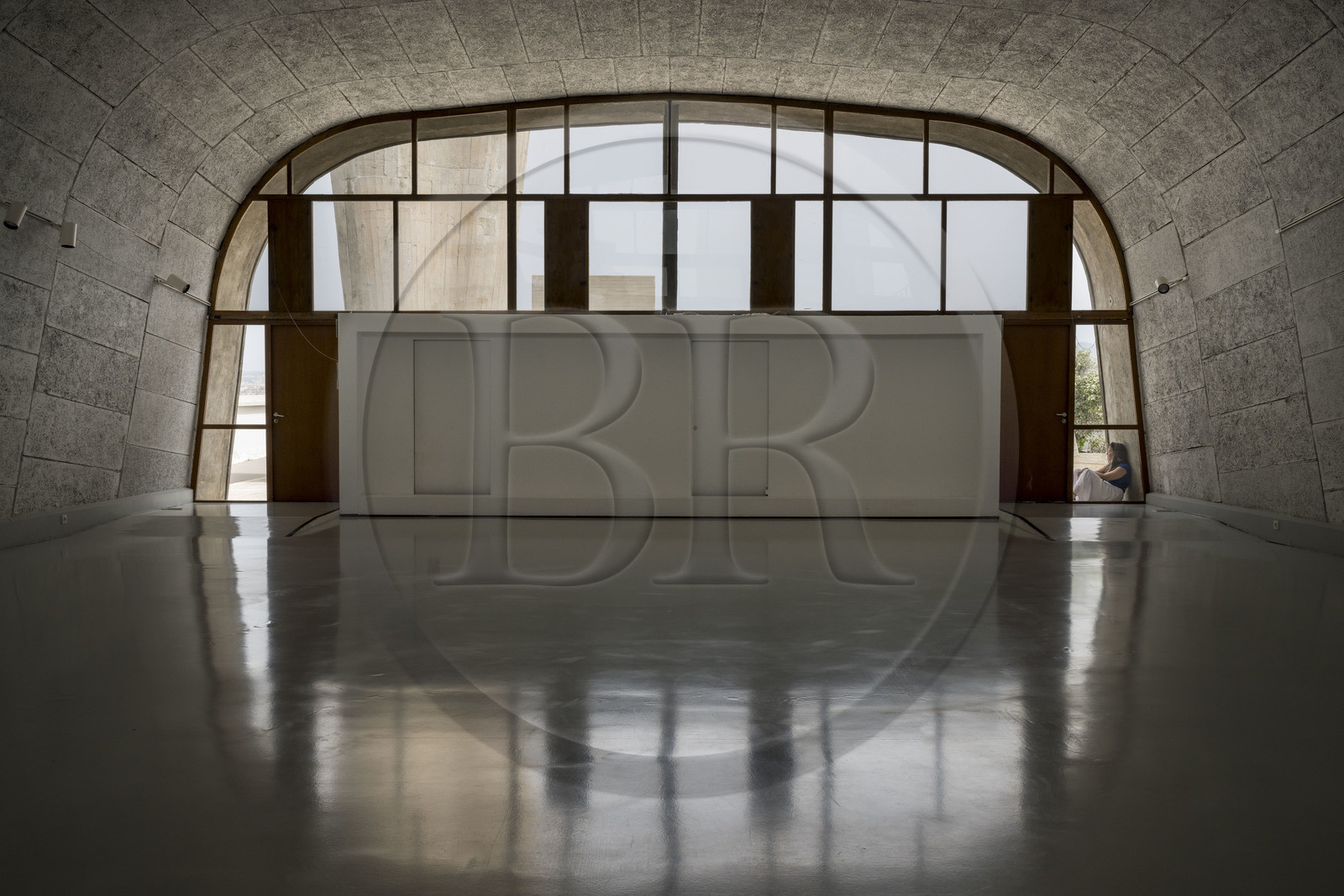 France, Bouches-du-Rhône (13), Marseille, oeuvre architecturale de Le Corbusier, classée Patrimoine Mondial de l'UNESCO, la Cité Radieuse par l'architecte Le Corbusier, le centre d'art MAMO créé par l'artiste Ora Ito dans l'ancienne salle de sport sur le toit-terrasse