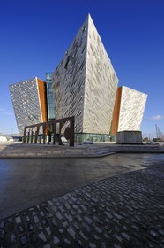 Royaume-Uni, Irlande du Nord, Belfast, quartier des docks de Queen's Island, le centre Titanic Belfast Experience