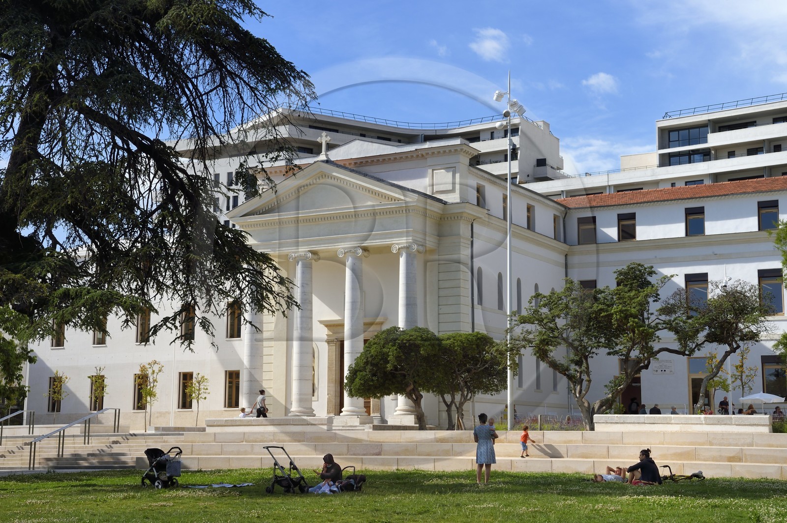 France, Var (83), Toulon, quartier Chalucet, la médiathèque Chalucet dans l'ancien Hotel-Dieu situé dans le Jardin Alexandre 1er