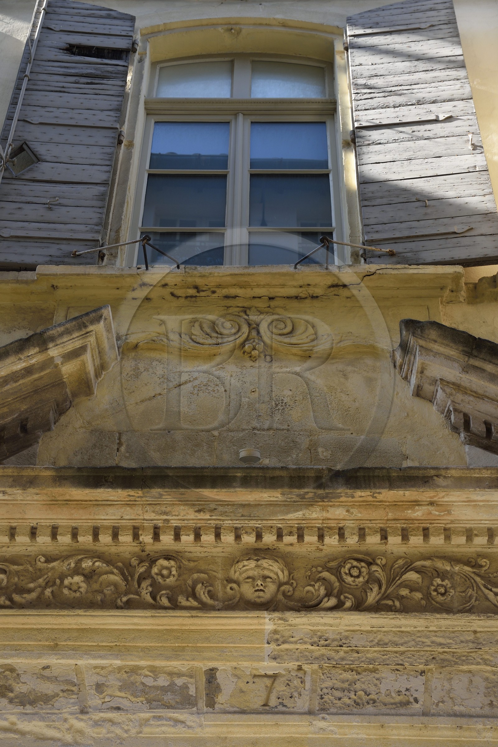 France, Bouches-du-Rhône (13), Arles, facade de l'hotel de l'Amphithéatre rue Diderot, hotel particulier du XVIIe siècle