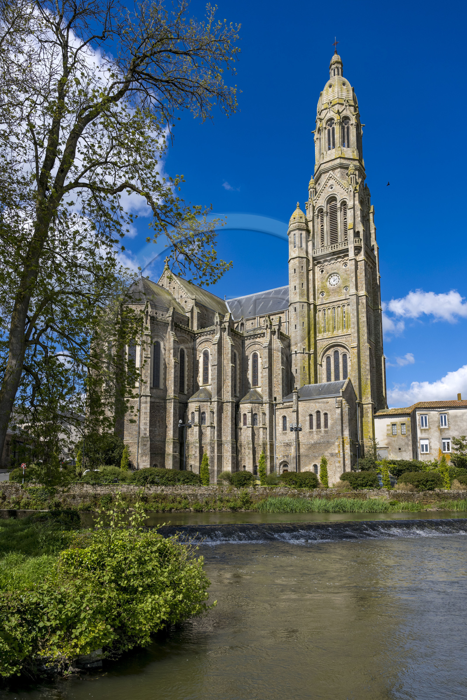 France, Vendee, Saint Laurent sur Sèvre, the basilica of Saint-Laurent-sur-Sèvre in which is located the tomb of Father Louis Marie Grignion de Montfort, on the banks of the Sèvre Nantaise river