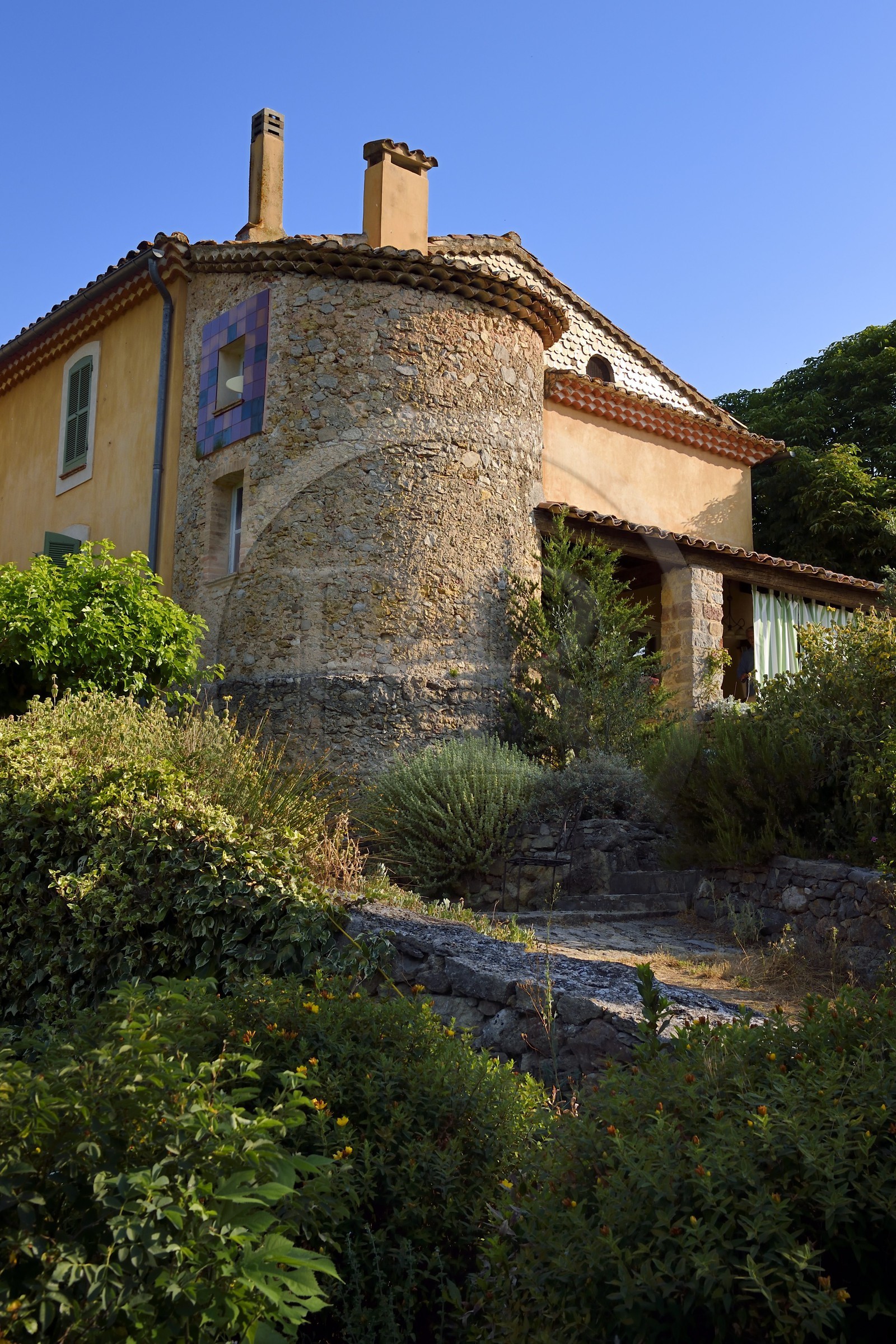 France, Var (83), Provence Verte, Bras, vers Saint-Maximin-la-Sainte-Baume, la maison d'hotes Le Peyrourier - une campagne en Provence