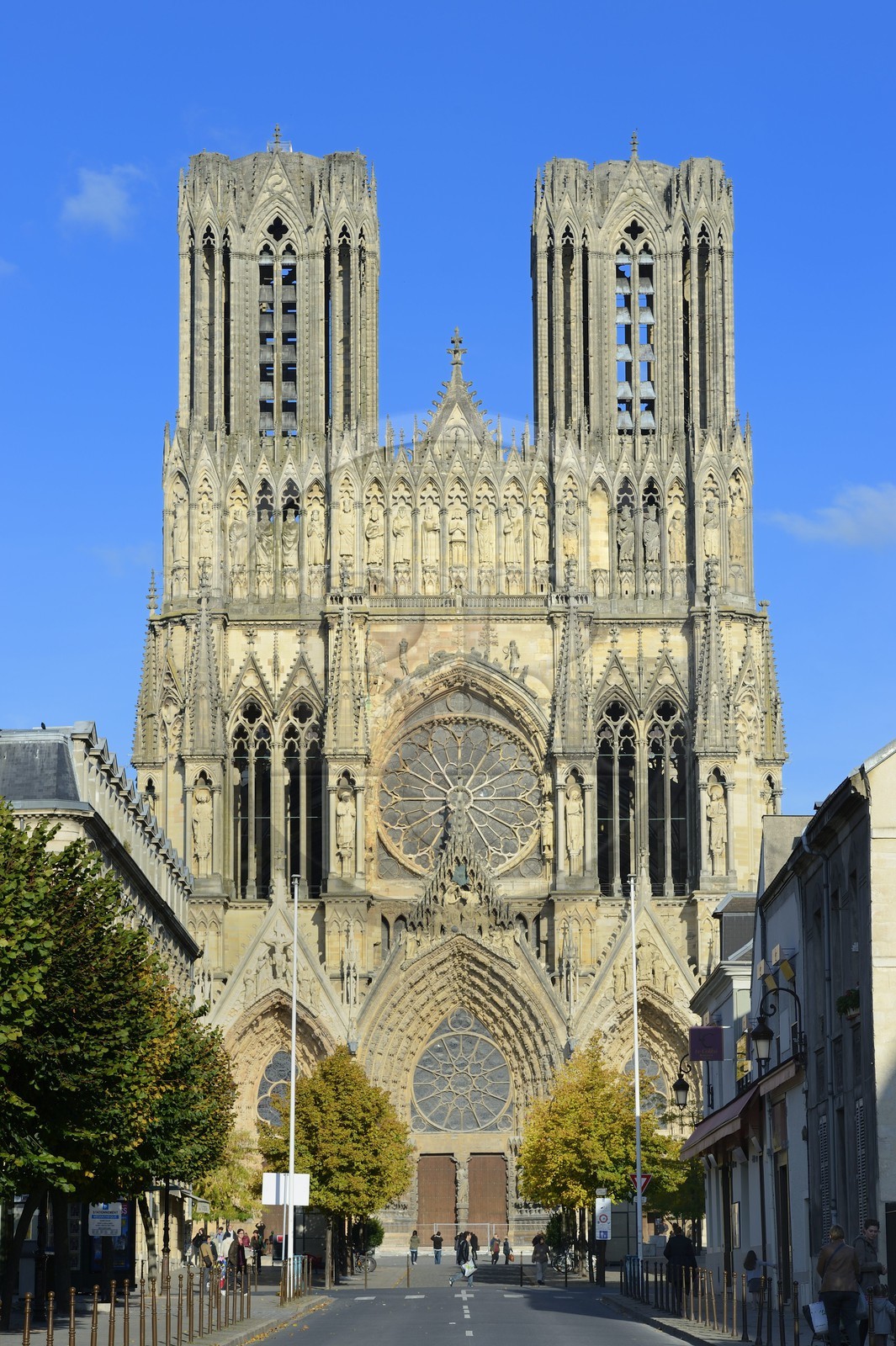 France, Marne (51), Reims, la cathédrale Notre-Dame de Reims, classée Patrimoine Mondial de l'UNESCO, la facade occidentale et le parvis