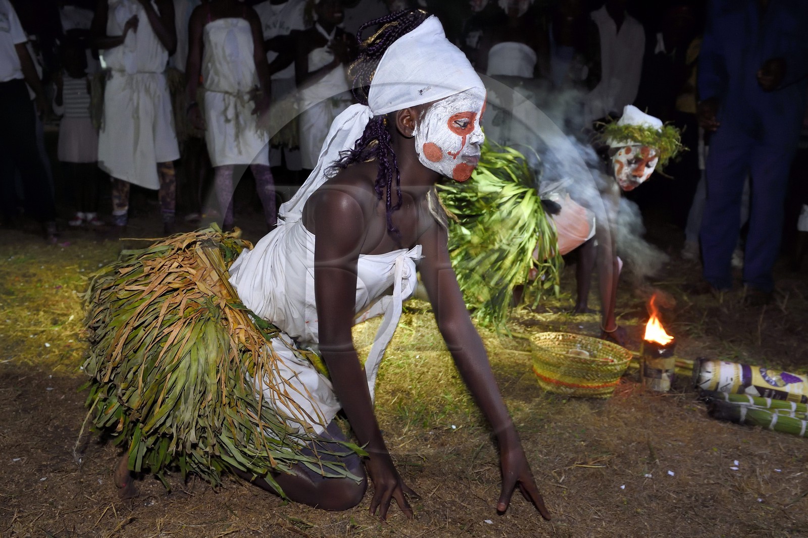 Gabon, province de Ogooué- Maritime, Omboué, région du Loango, danses traditionnelles Nkomi (Myènè)