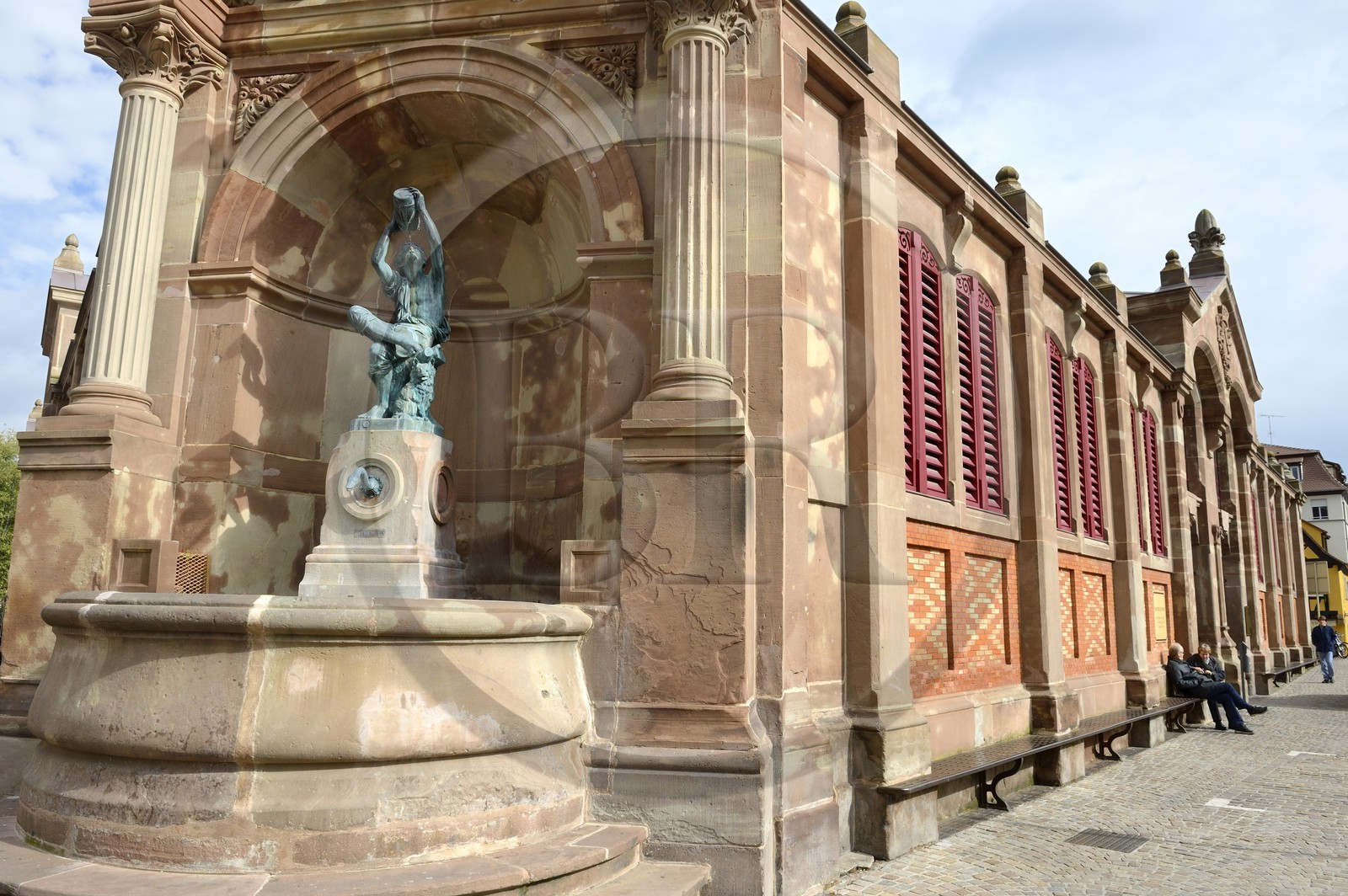France, Haut-Rhin (68), Colmar, le Petit Vigneron Alsacien par Auguste Bartholdi installée en 1869 dans une niche - fontaine aménagée dans l’angle sud-ouest de la halle du Marché couvert