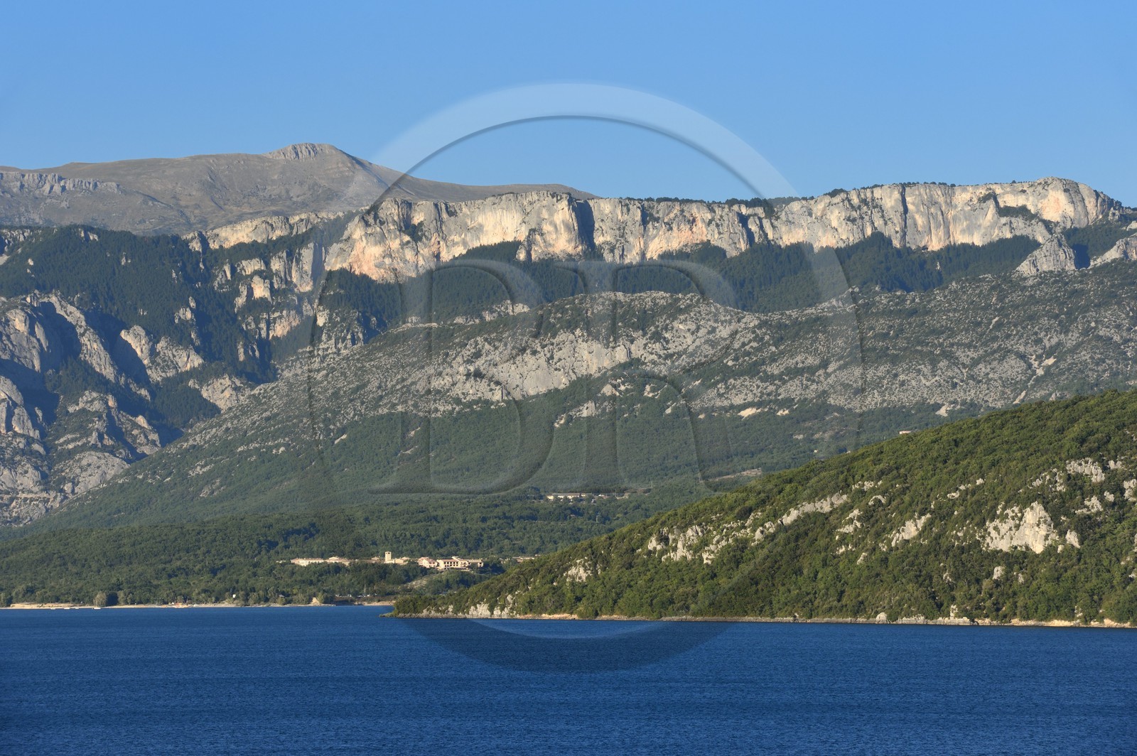 France, Var (83) et Alpes-de-Haute-Provence (04), Parc Naturel Régional du Verdon, lac de Sainte Croix, Les Salles-sur-Verdon