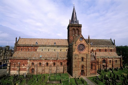 Royaume-Uni, Ecosse, îles Orcades, Mainland, ville de Kirkwall, la cathédrale Saint-Magnus en grès rouge