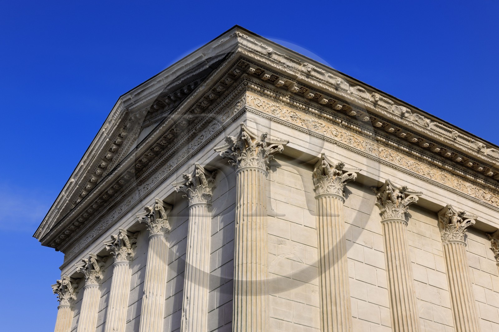 France, Gard (30), Nimes, la Maison Carrée, ancien temple romain du Ier siècle avant JC, Musée d'Art Contemporain