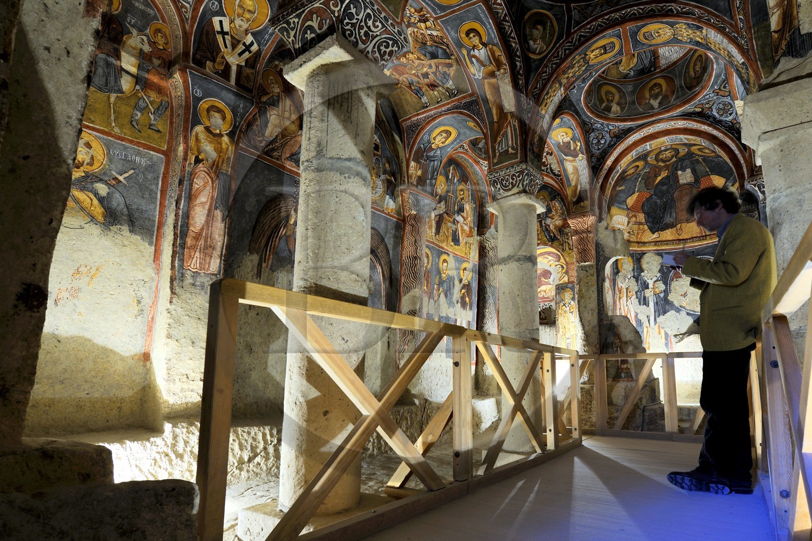 Turquie, Anatolie Centrale, province de Nevsehir, Cappadoce classée Patrimoine Mondial de l'UNESCO, Göreme, le musée en plein air, église  Sombre troglodytique (Karanlik Kilise)