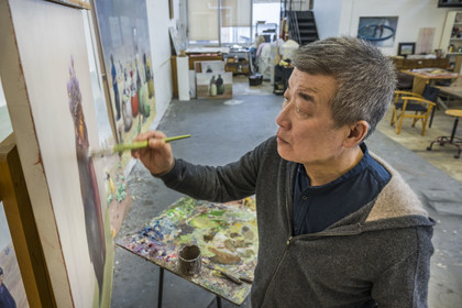 France, l'artiste peintre de Xiao Fan Ru dans son atelier aux Lilas près de Paris