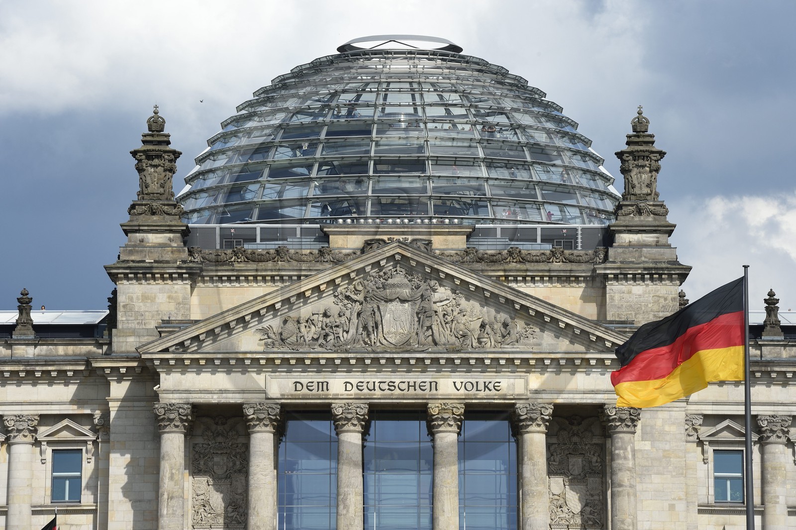 Allemagne, Berlin, le Reichstag avec le dome en verre du Bundestag (parlement allemand depuis 1999) de l'architecte Sir Norman Foster