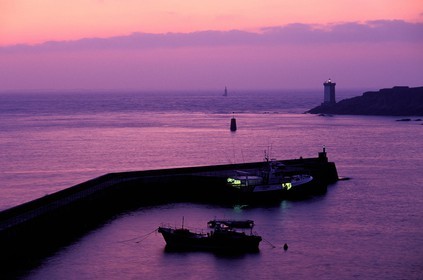 France, Finistère (29), Le Conquet, le port et la Pointe de Kermorvan