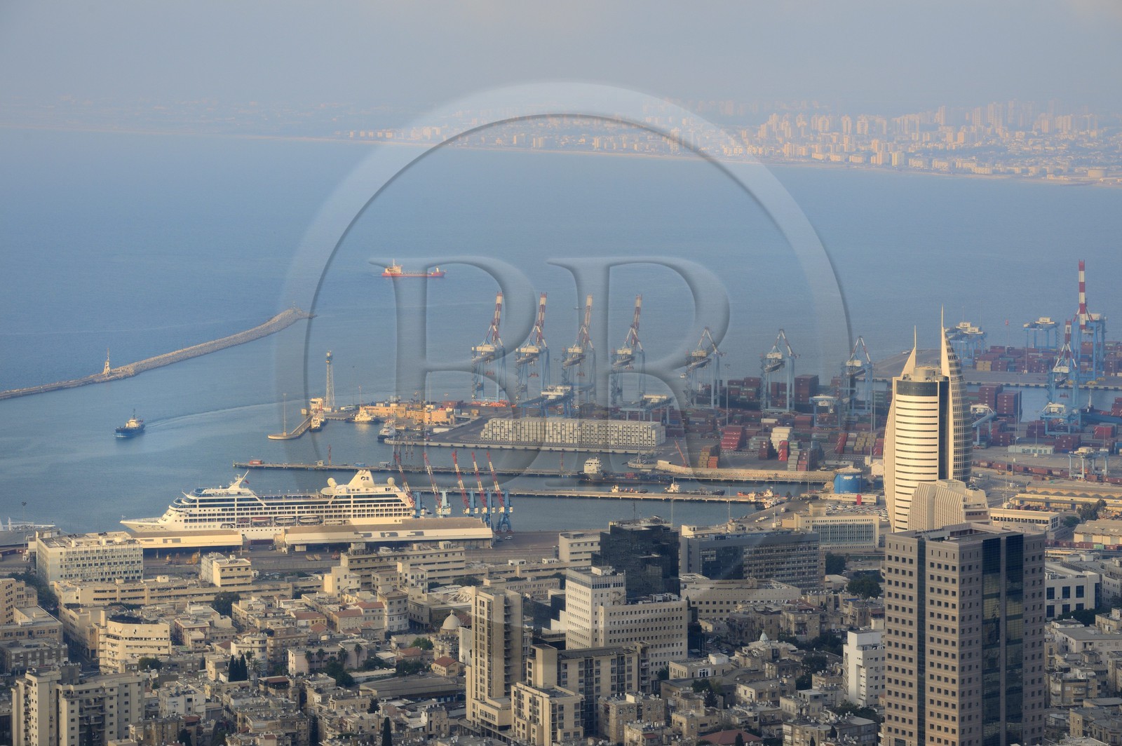 Israel, Haïfa, le centre ville et le port depuis le Mont Carmel