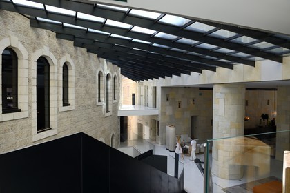 Israel, Jerusalem, le Mamilla Hotel en bordure du centre commercial de luxe de la rue piétonne Mamilla dans la ville moderne, conçu en collaboration avec Luxury Hotels Alrov et en partenariat avec les architectes Moshe Safdie et Piero Lissoni