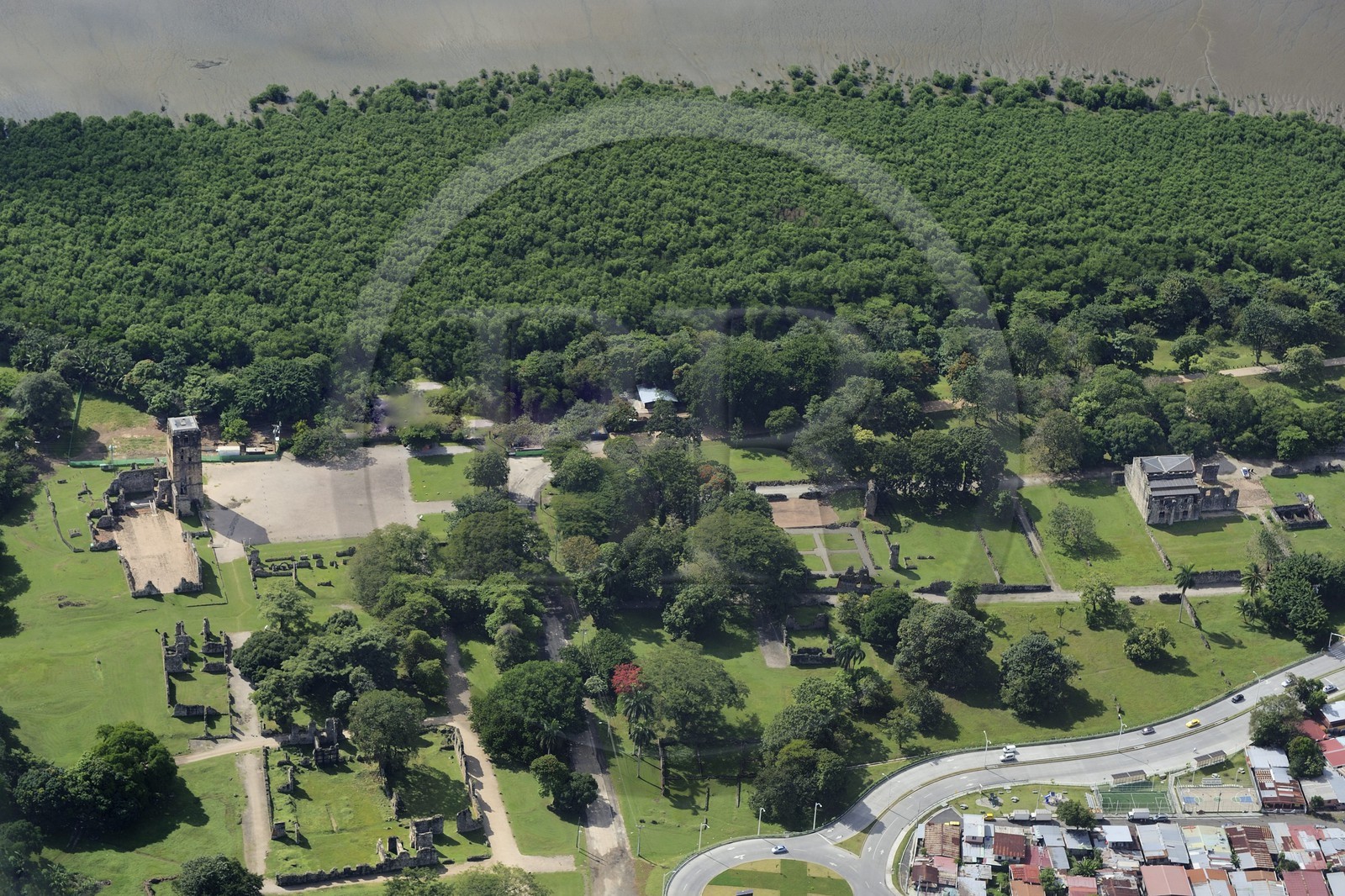 Panama, ruines historiques de Panama Viejo, ville d'origine de Panama City et première ville espagnole sur la côte pacifique, site historique classé Patrimoine Mondial de l'UNESCO (vue aérienne)