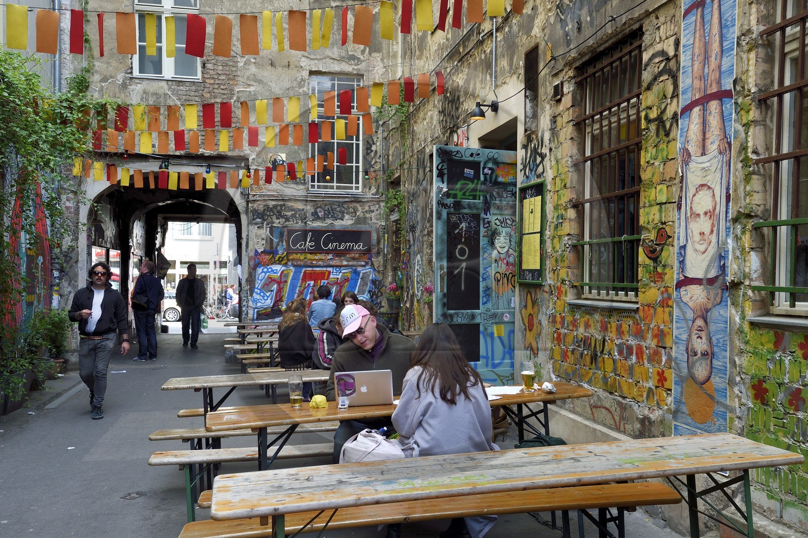 Germany, Berlin, Spandauer Vorstadt in Berlin-Mitte, Scheunenviertel, alternative space Haus Schwarzenberg on Rosenthaler Strasse 39