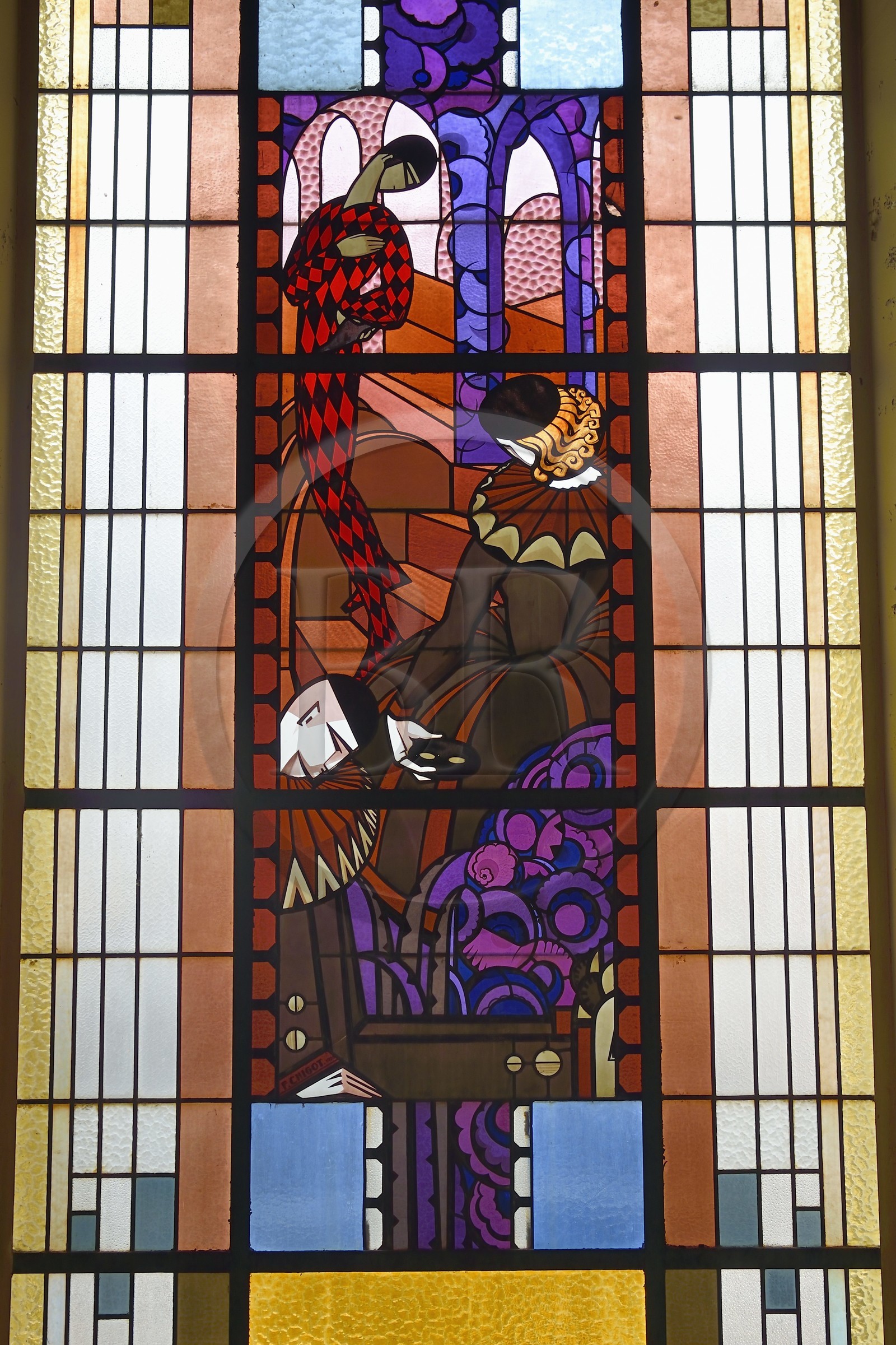 France, Allier (03), Vichy, l'ancien Petit Casino et actuel Centre culturel Valery-Larbaud, vitrail art Déco du maitre-verrier Francis Chigot représentant la Comédie