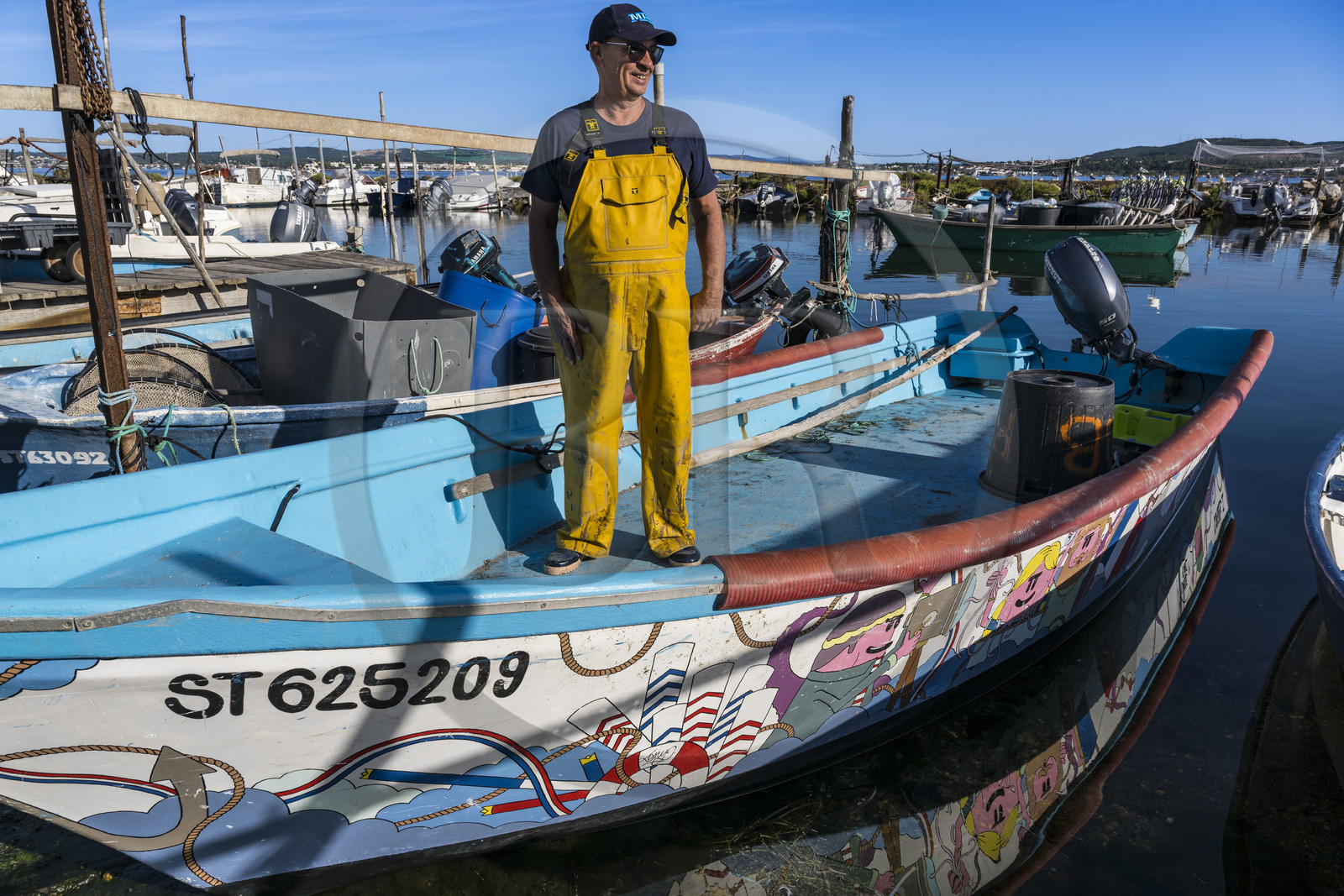 France, Hérault (34), Sète, quartier de la Pointe Courte, le petit port du quartier de pecheurs sur les rives de l'étang de Thau, le pêcheur Robert Rumeau
