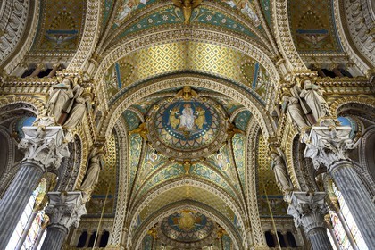 France, Rhône (69), Lyon, site historique classé Patrimoine Mondial de l'UNESCO, Basilique Notre Dame de Fourvière, la nef
