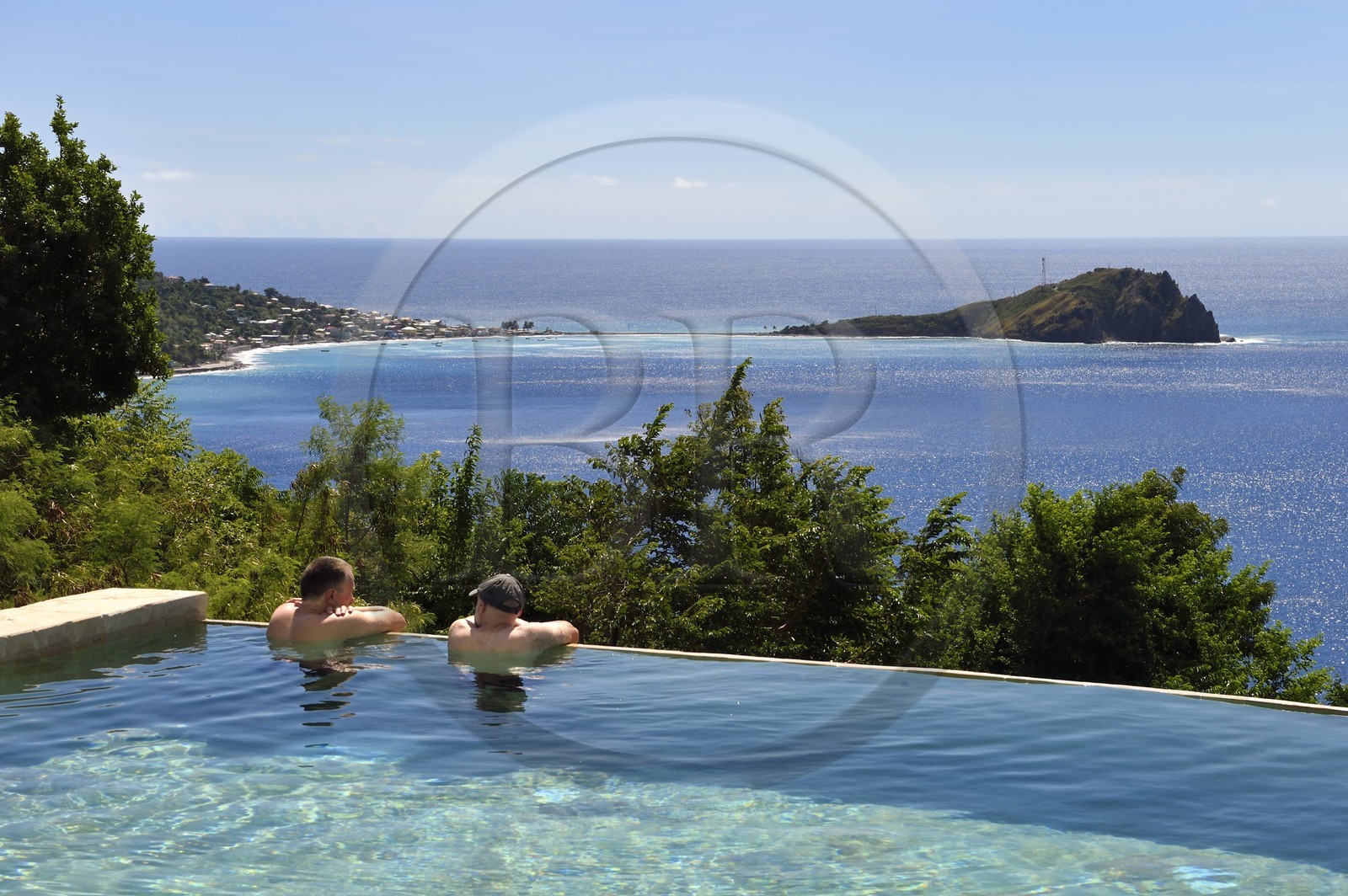 Caraïbes, Ile de la Dominique, baie de Soufrière, Soufrière, piscine à débordement de l'hotel Jungle Bay