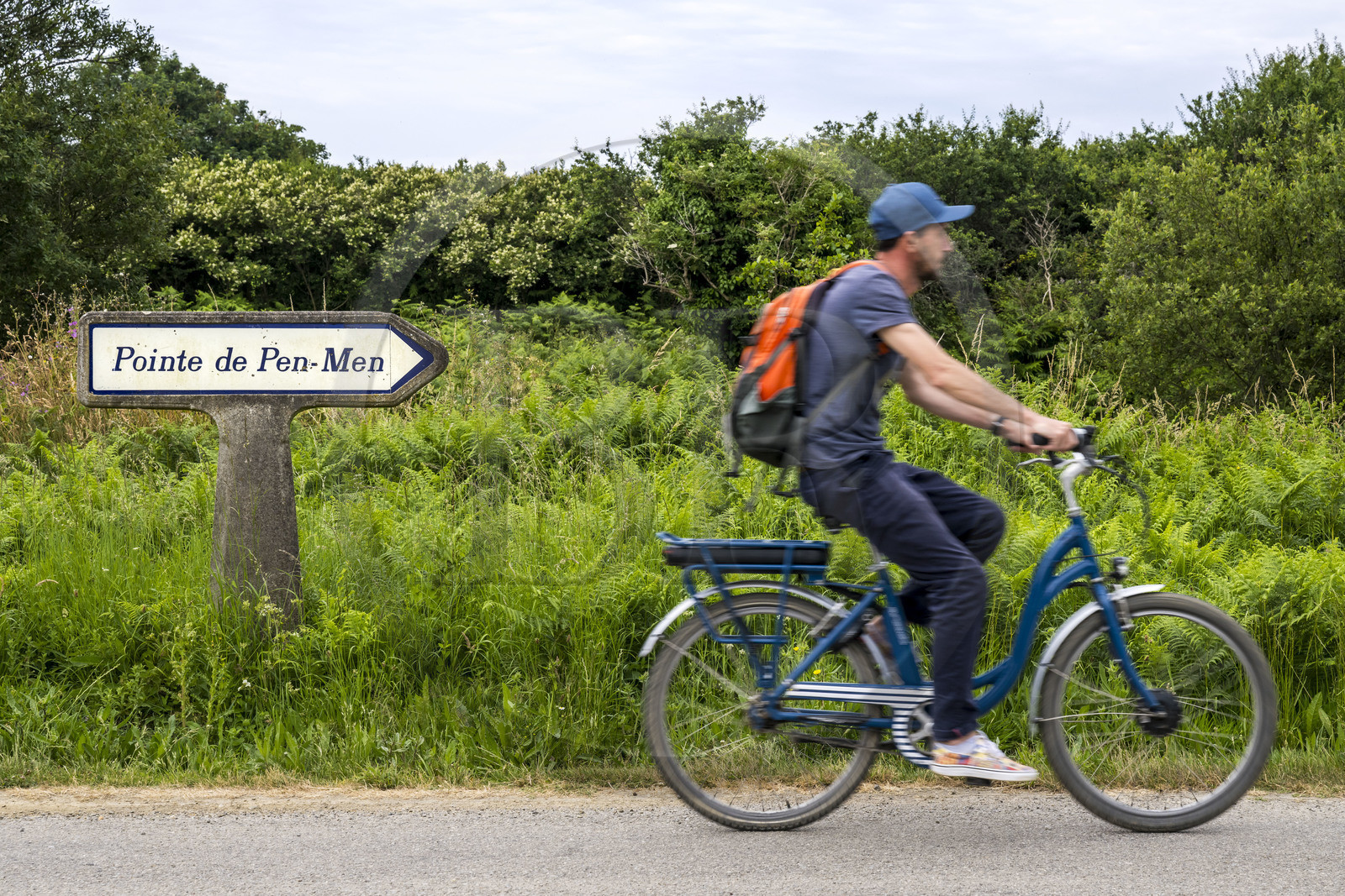 France, Morbihan (56), Ile de Groix, panneau indicateur historique Michelin en direction de la Pointe de Pen-Men