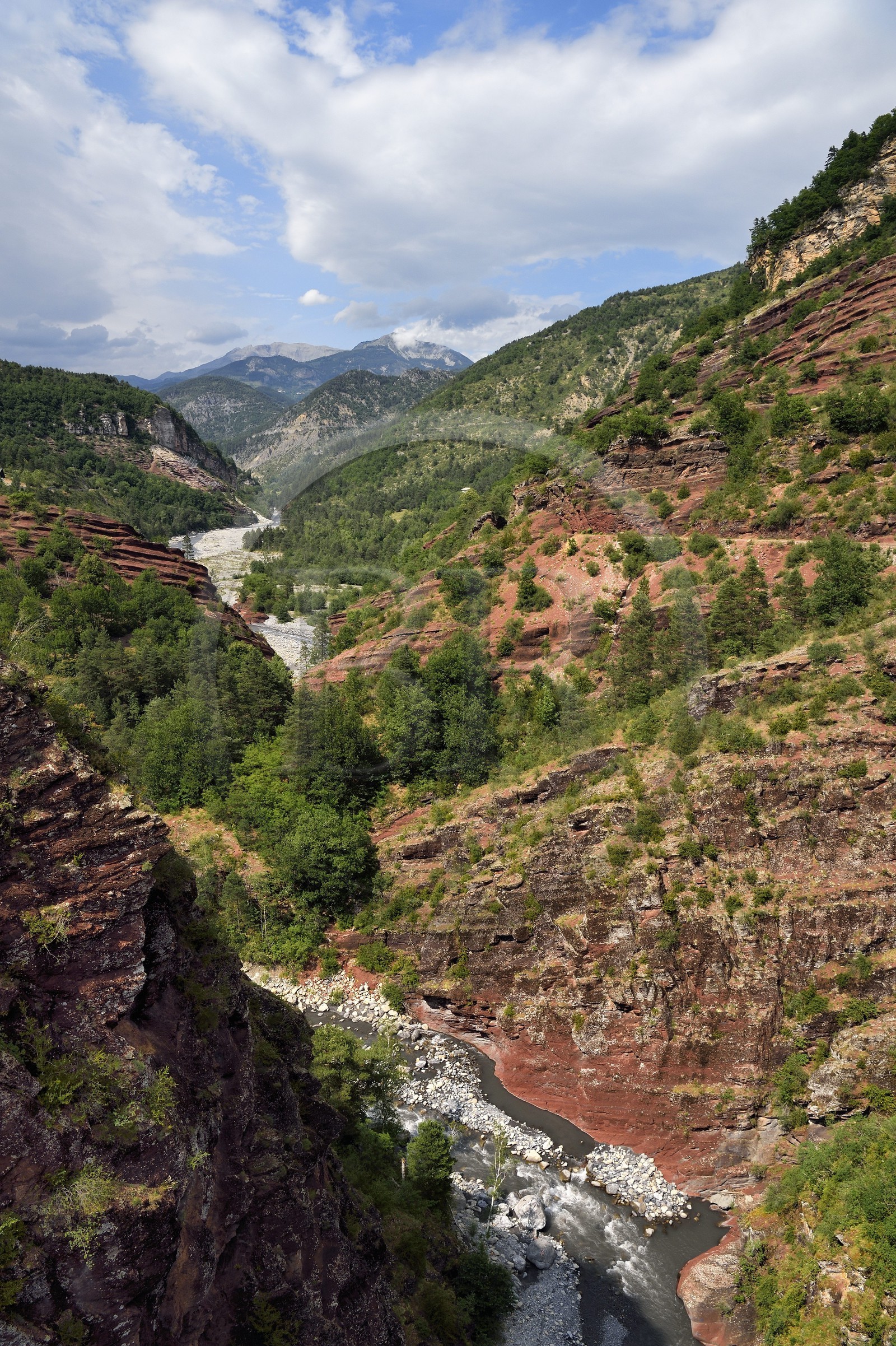 France, Alpes Maritimes, Mercantour National Park, Haut Var Valley, Gorges of Daluis carved by the Var river in red lutite soil seen from the Bride Bridge
