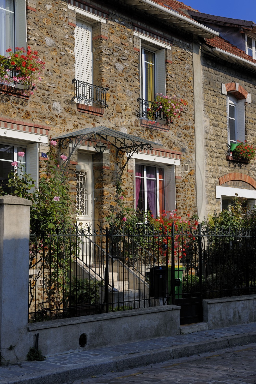 France, Paris (75), 20ème arr, La campagne à Paris maisons avec jardins au coeur de la ville, le quartier du film le Petit Nicolas