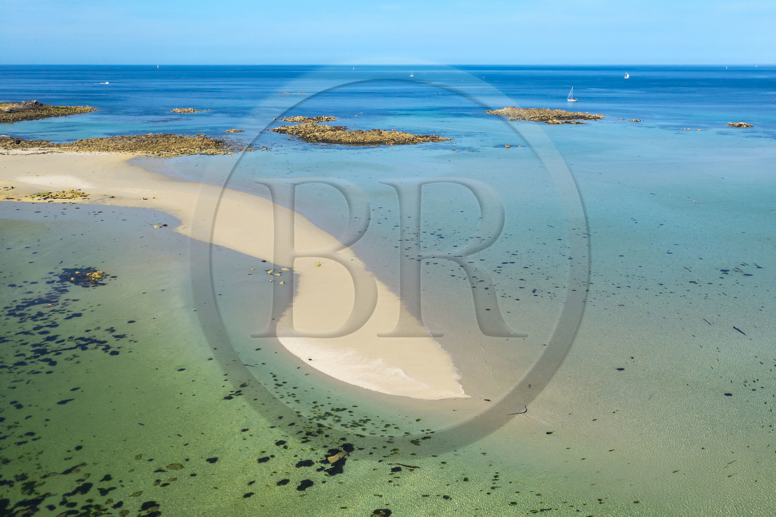 France, Finistère (29), Iles du Ponant, Ile de Batz, plage de Porz verc'h à la Pointe de Penn-Batz au Sud-Est de l'ile (vue aérienne)