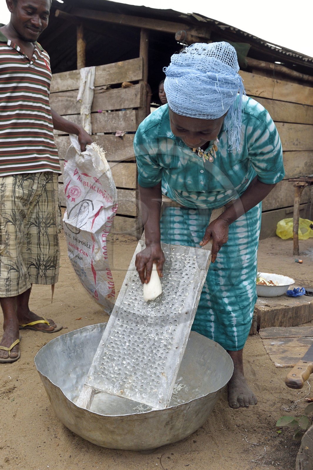 Gabon, Ogooue-Maritime Province, Omboue, Loango region, preparation of cassava flour