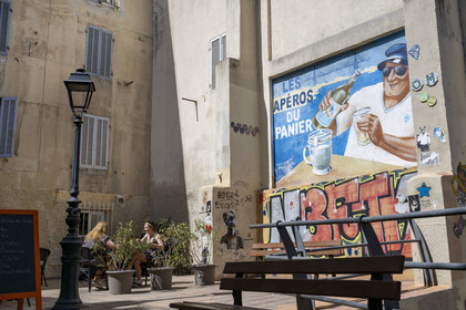 France, Bouches-du-Rhône (13), Marseille, quartier du Panier, peintures murales et graffitis place de la Charité