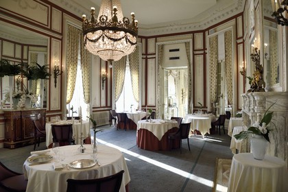 France, Pyrénées-Atlantiques (64), Pays-Basque, Biarritz, Hotel du Palais, une salle de restaurant