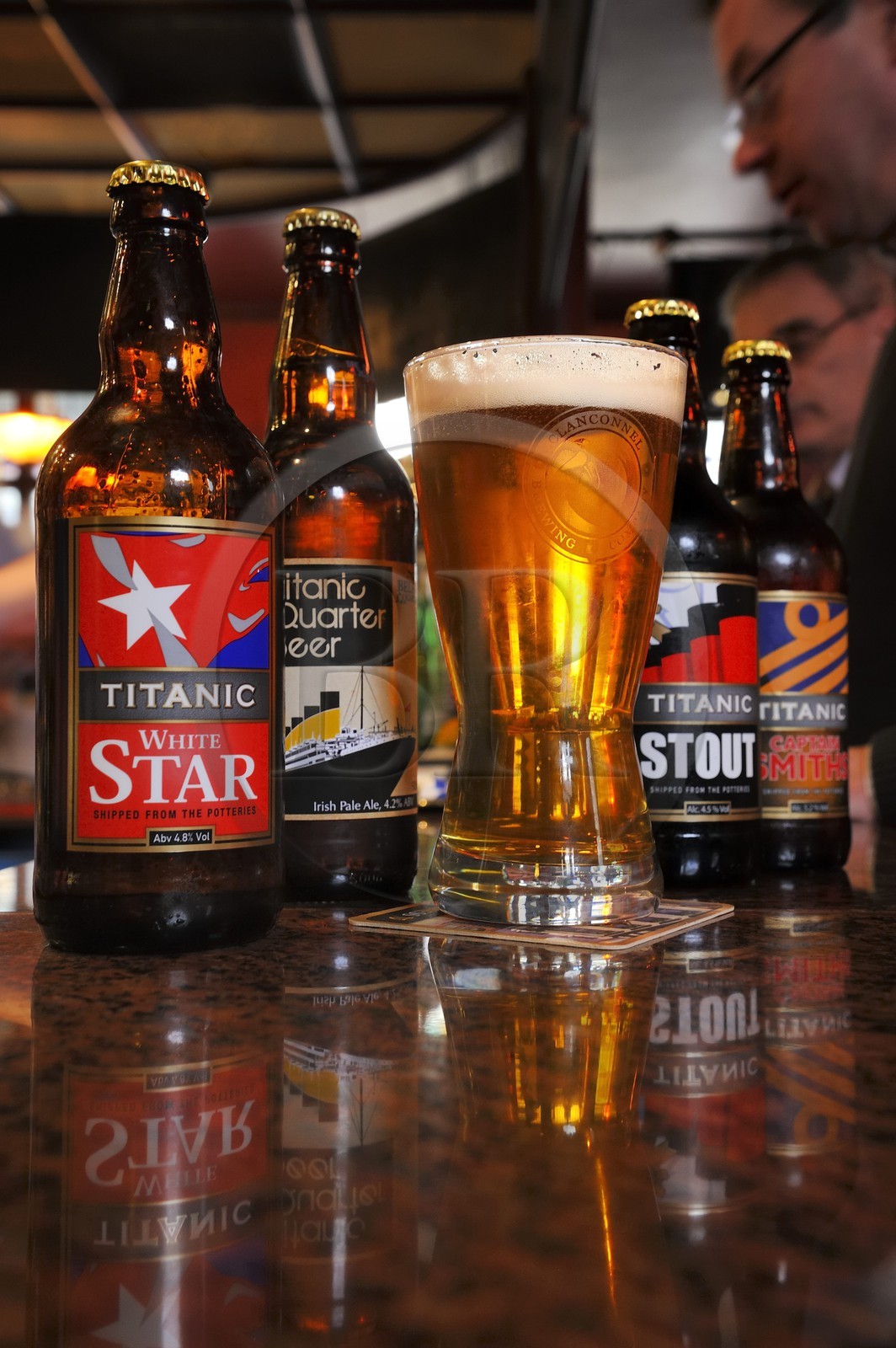 Royaume-Uni, Irlande du Nord, Belfast, quartier de la cathedrale, le John Hewitt pub, bières de microbrasseries créées en hommage au Titanic et à la White Star