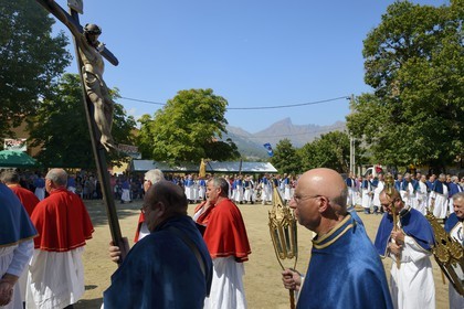 France, Haute Corse, Niolu (Niolo) region, Casamaccioli, la Santa di Niolu religious festivity to celebrate the Nativity of the Virgin, procession of religious brotherhoods members, the Granitula where the brothers form a spiral which is tied then untied with a complex movement