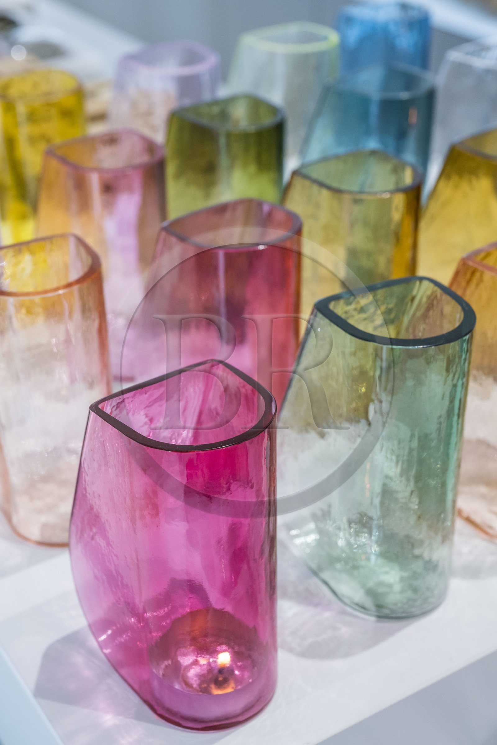 France, Moselle (57), Meisenthal, la boutique du Centre international d’Art verrier (CIAV), le photophore Toboggan design de Thomas Schnur