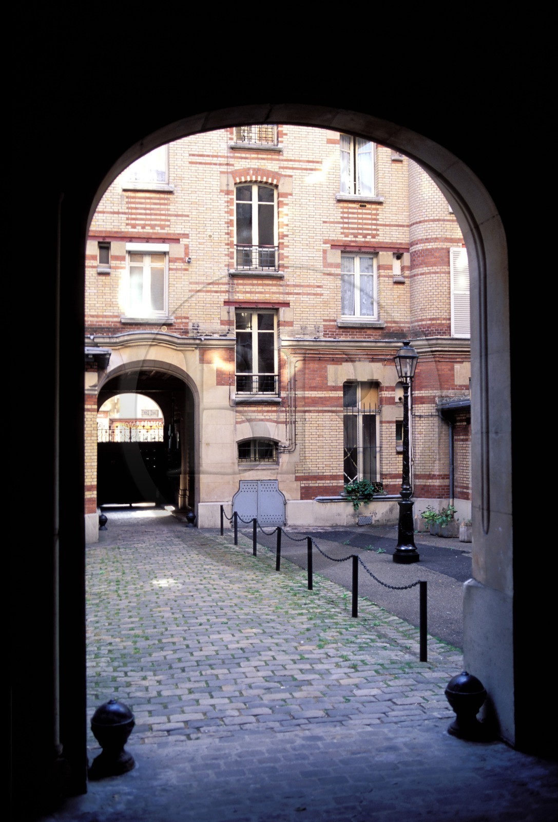 France, Paris (75), la cour d'un immeuble de la rue Reuilly