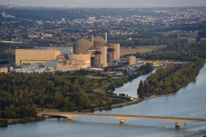 France, Isère (38), communes de Saint-Alban-du-Rhône et de Saint-Maurice-l'Exil, centrale nucléaire de Saint Alban en bordure du Rhône