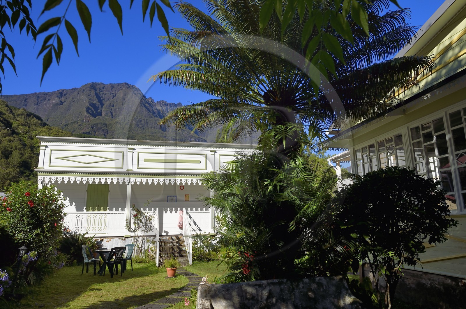 France, Ile de la Reunion, Cirque de Salazie, classé Patrimoine Mondial de l'UNESCO, Hell-Bourg, labellisé les Plus Beaux Villages de France, case créole traditionnelle appartenant à l'hotel Relais des Cimes