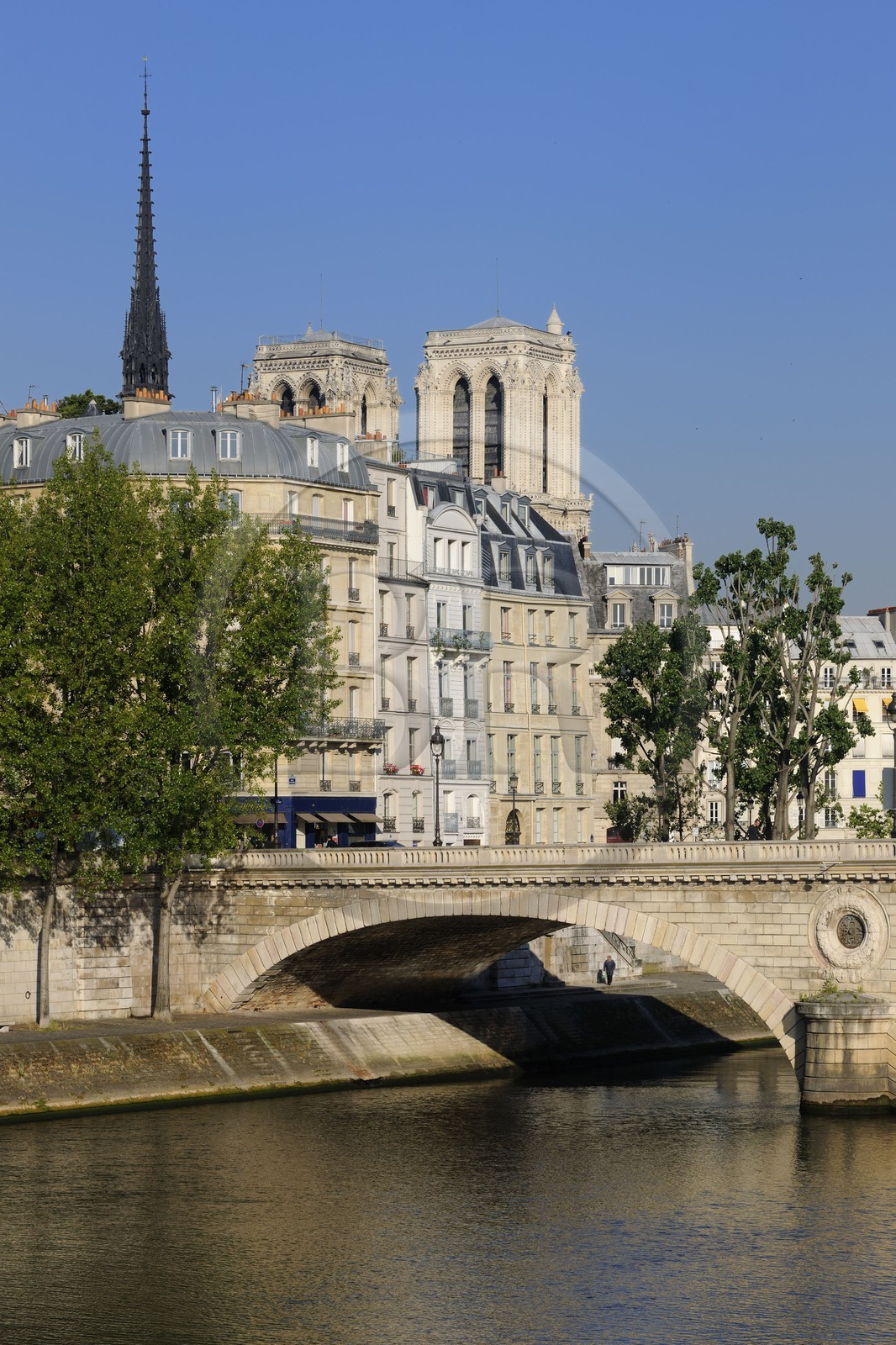 France, Paris (75), les rives de la Seine classées Patrimoine Mondial de l'UNESCO, île Saint Louis, le pont Louis-Philippe