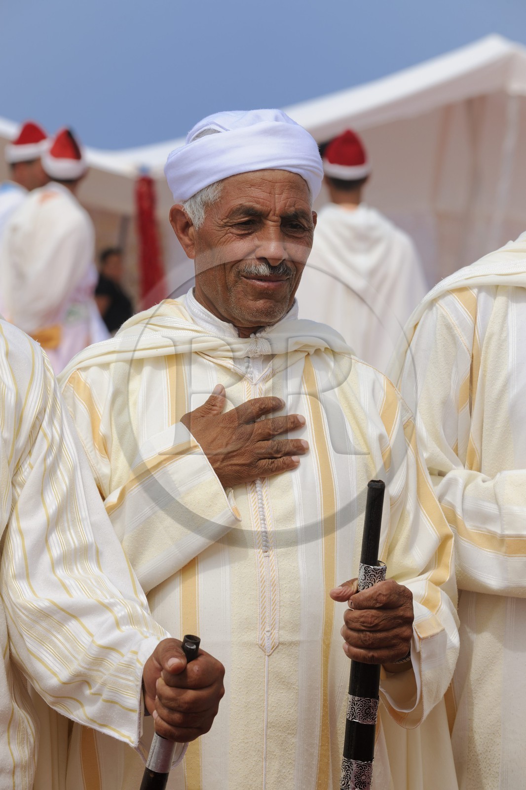 Maroc, région de l'Oriental, danse et musique traditionnelle la Reggada sur une plage