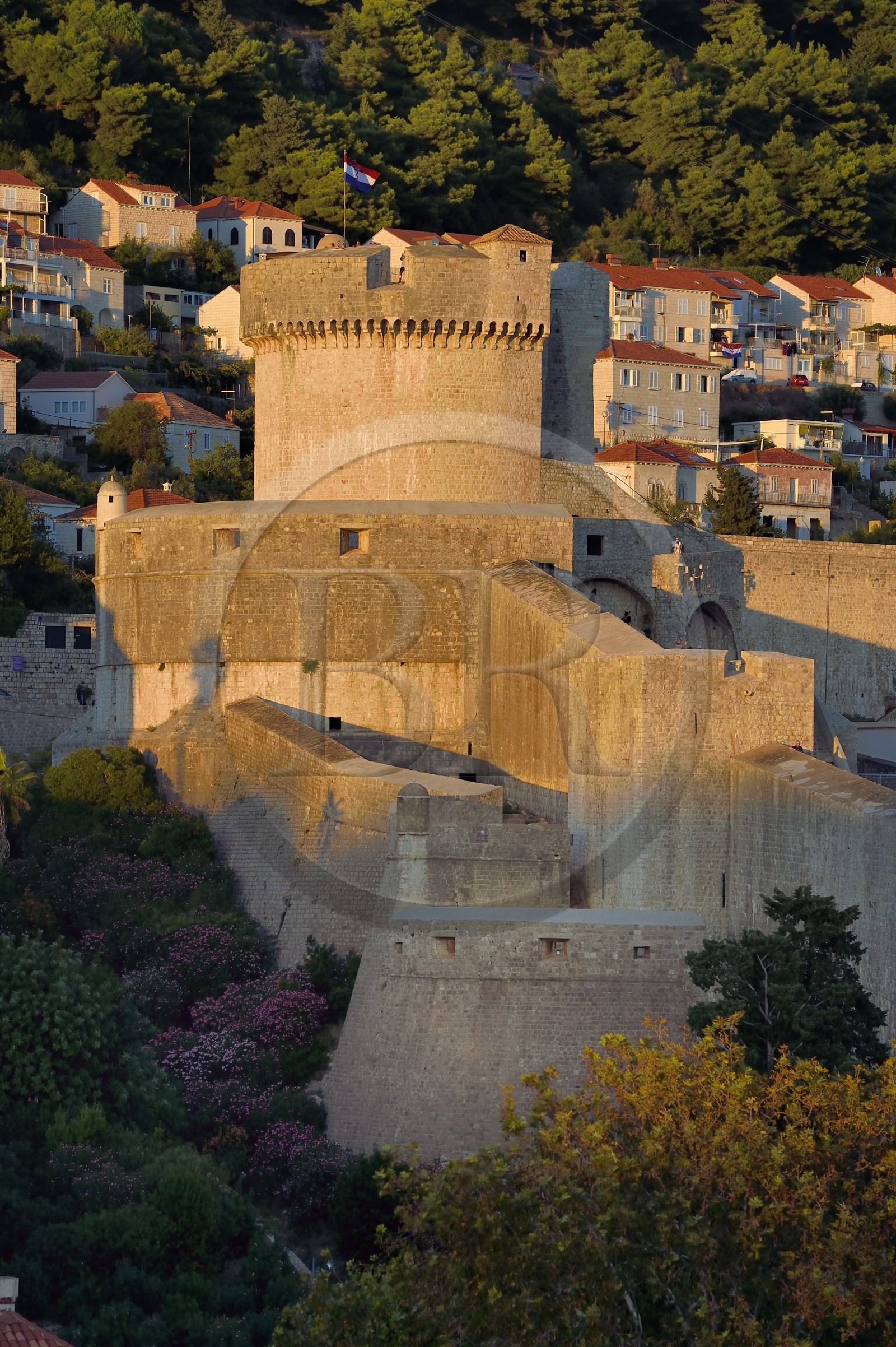 Croatie, Dalmatie, cote dalmate, Dubrovnik, centre historique classé Patrimoine Mondial de l'UNESCO, la Tour Minceta dans les remparts