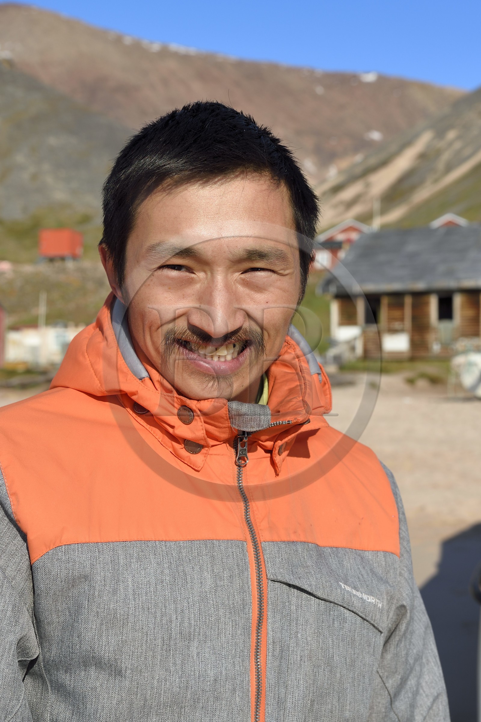 Groenland, cote Nord-Ouest, Murchison sound au nord de la baie de Baffin, Siorapaluk, village le plus septentrional du Groenland, habitant inuit
