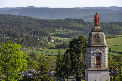 France, Haute-Loire (43), Pradelles, labellisé Les Plus Beaux Villages de France, village sur le chemin de Stevenson (GR 70), la vallée de l'Allier et la chapelle Notre-Dame